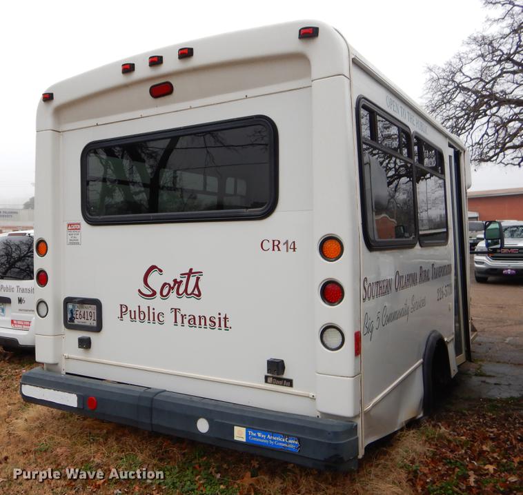 image for item FQ9508 2006 Ford E350 Super Duty shuttle bus