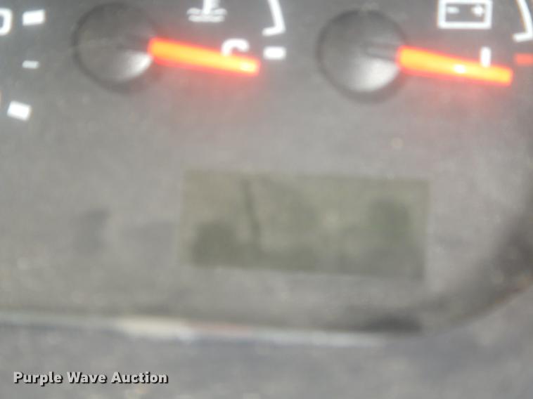 image for item FQ9508 2006 Ford E350 Super Duty shuttle bus