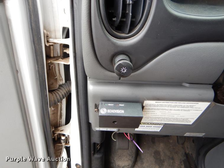 image for item FQ9508 2006 Ford E350 Super Duty shuttle bus