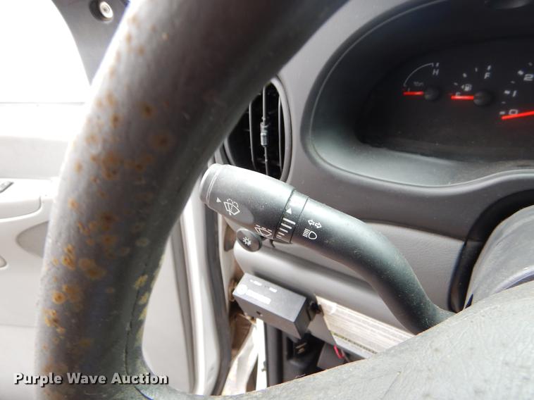 image for item FQ9508 2006 Ford E350 Super Duty shuttle bus