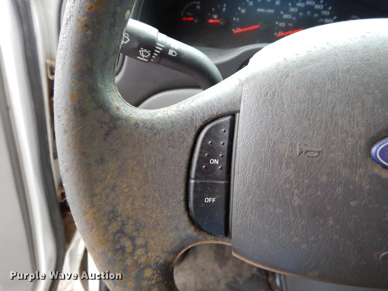 image for item FQ9508 2006 Ford E350 Super Duty shuttle bus