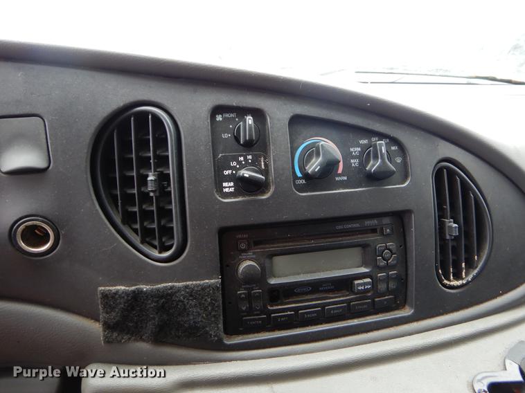 image for item FQ9508 2006 Ford E350 Super Duty shuttle bus