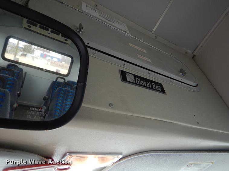 image for item FQ9508 2006 Ford E350 Super Duty shuttle bus