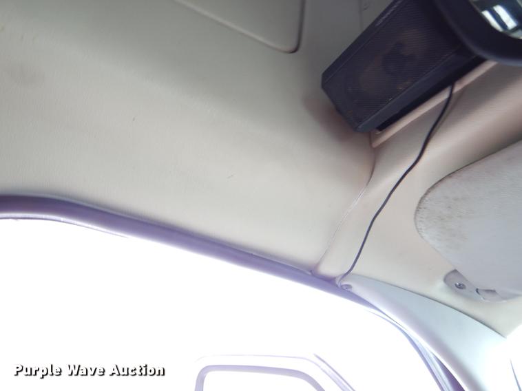 image for item FQ9508 2006 Ford E350 Super Duty shuttle bus