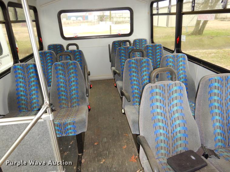 image for item FQ9508 2006 Ford E350 Super Duty shuttle bus