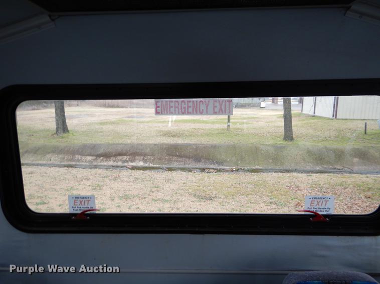 image for item FQ9508 2006 Ford E350 Super Duty shuttle bus