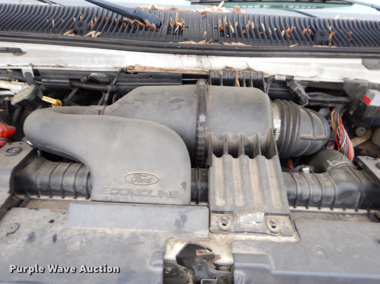 image for item FQ9508 2006 Ford E350 Super Duty shuttle bus