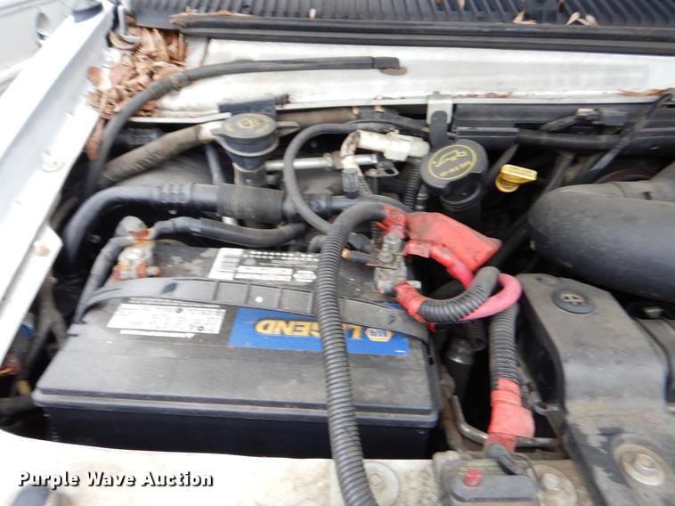 image for item FQ9508 2006 Ford E350 Super Duty shuttle bus