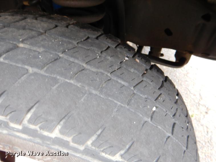 image for item FQ9508 2006 Ford E350 Super Duty shuttle bus