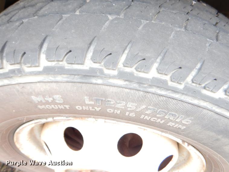 image for item FQ9508 2006 Ford E350 Super Duty shuttle bus