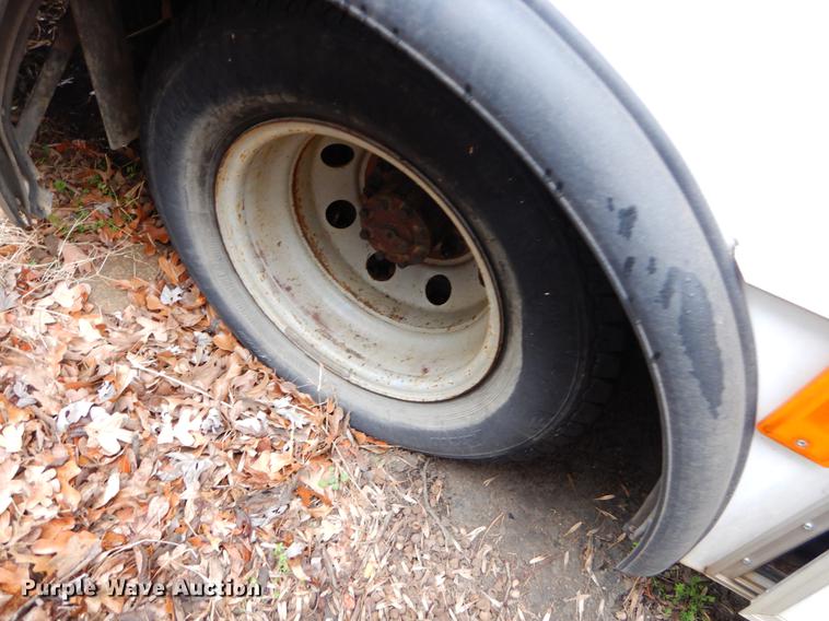 image for item FQ9508 2006 Ford E350 Super Duty shuttle bus