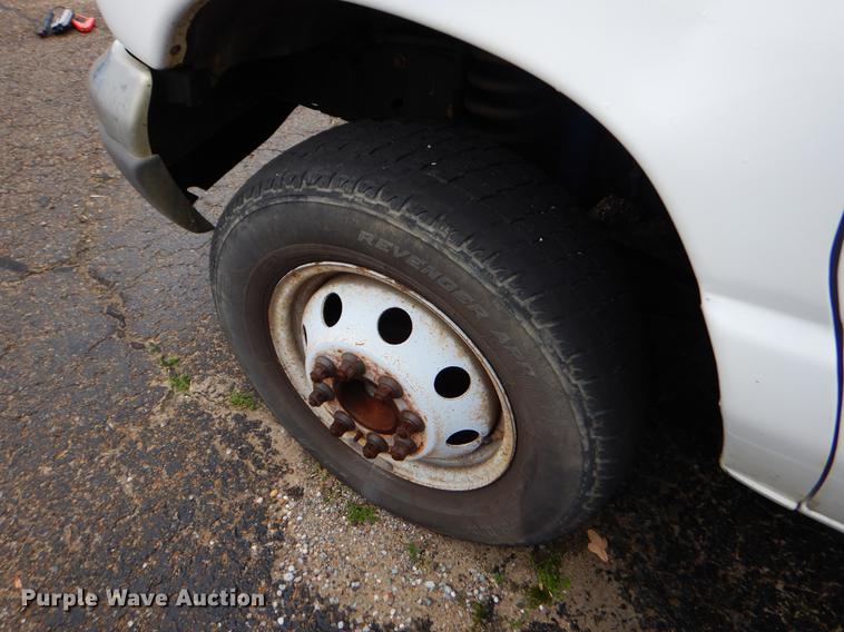 image for item FQ9508 2006 Ford E350 Super Duty shuttle bus