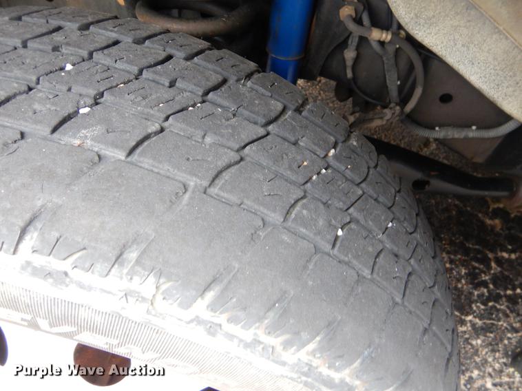 image for item FQ9508 2006 Ford E350 Super Duty shuttle bus