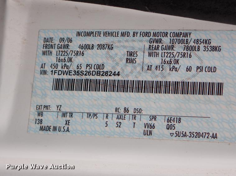 image for item FQ9508 2006 Ford E350 Super Duty shuttle bus