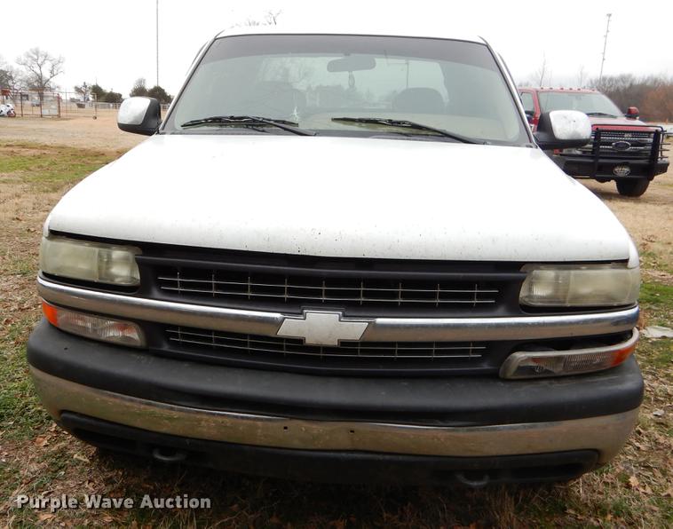 image for item FQ9514 2000 Chevrolet Silverado 1500 LS Ext. Cab pickup truck