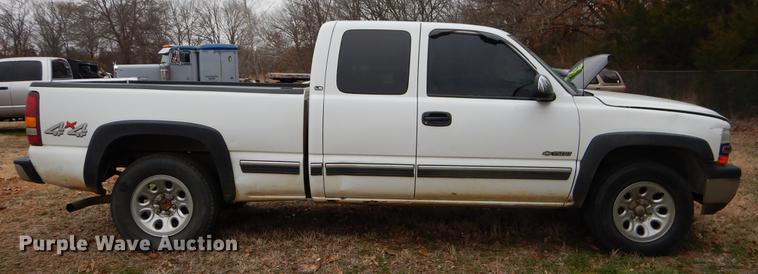 image for item FQ9514 2000 Chevrolet Silverado 1500 LS Ext. Cab pickup truck
