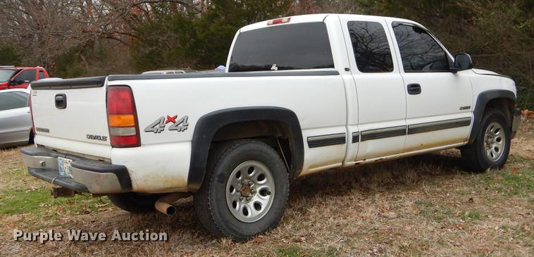 image for item FQ9514 2000 Chevrolet Silverado 1500 LS Ext. Cab pickup truck