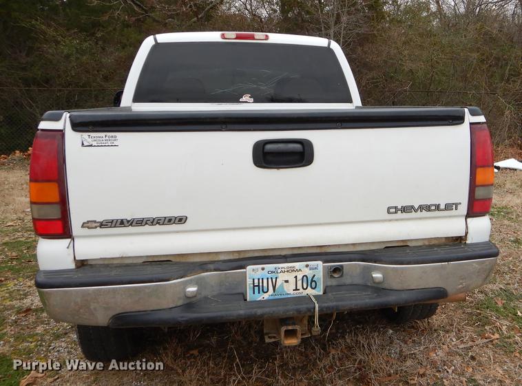 image for item FQ9514 2000 Chevrolet Silverado 1500 LS Ext. Cab pickup truck