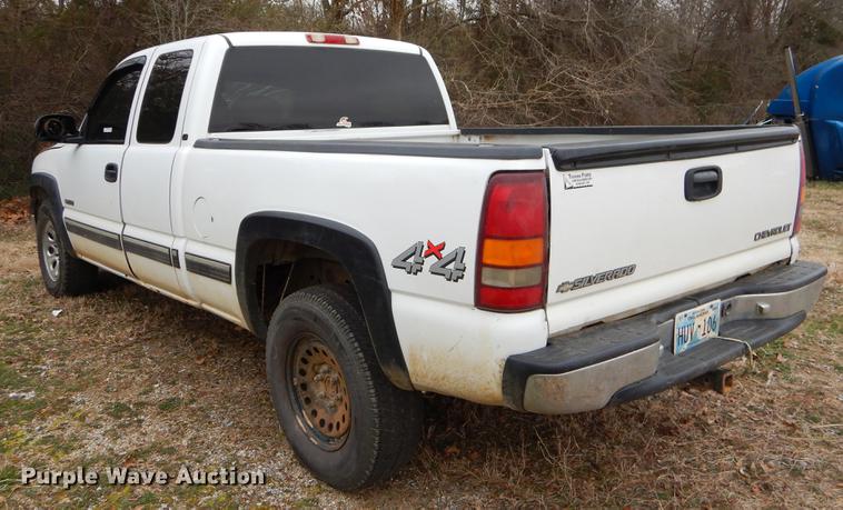 image for item FQ9514 2000 Chevrolet Silverado 1500 LS Ext. Cab pickup truck