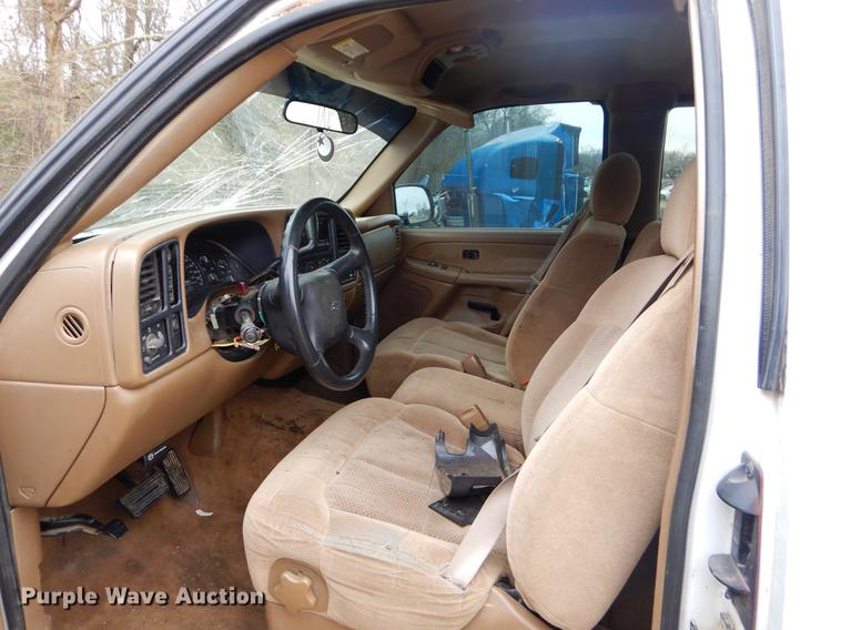 image for item FQ9514 2000 Chevrolet Silverado 1500 LS Ext. Cab pickup truck