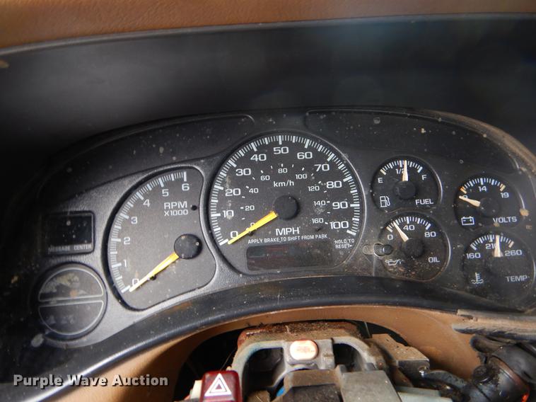 image for item FQ9514 2000 Chevrolet Silverado 1500 LS Ext. Cab pickup truck