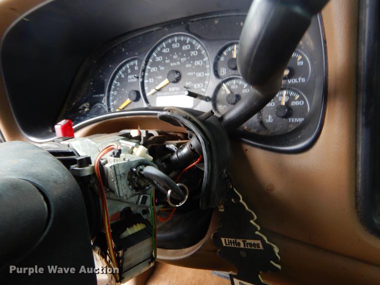 image for item FQ9514 2000 Chevrolet Silverado 1500 LS Ext. Cab pickup truck