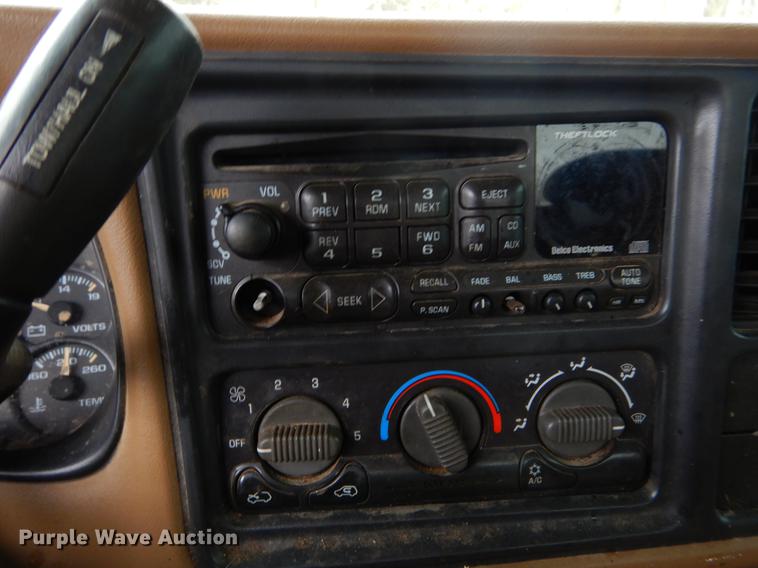 image for item FQ9514 2000 Chevrolet Silverado 1500 LS Ext. Cab pickup truck