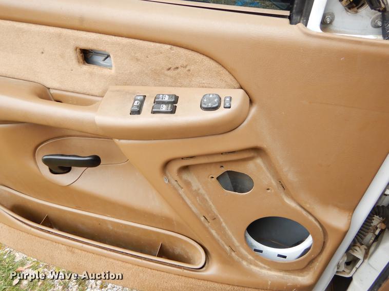 image for item FQ9514 2000 Chevrolet Silverado 1500 LS Ext. Cab pickup truck