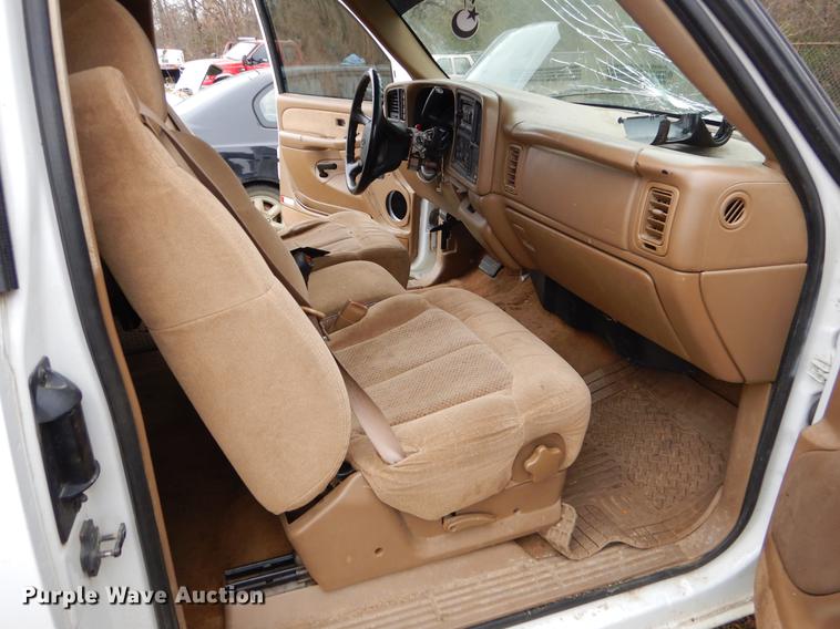 image for item FQ9514 2000 Chevrolet Silverado 1500 LS Ext. Cab pickup truck