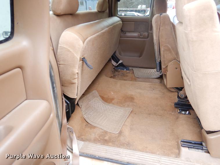 image for item FQ9514 2000 Chevrolet Silverado 1500 LS Ext. Cab pickup truck