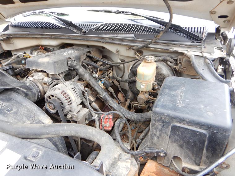 image for item FQ9514 2000 Chevrolet Silverado 1500 LS Ext. Cab pickup truck