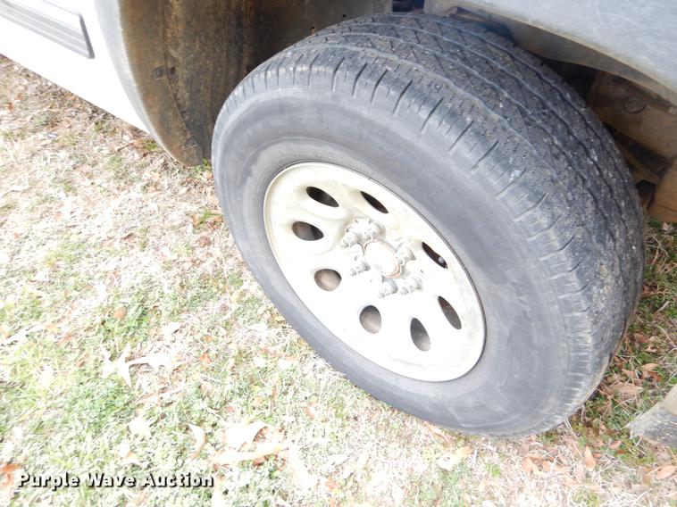 image for item FQ9514 2000 Chevrolet Silverado 1500 LS Ext. Cab pickup truck