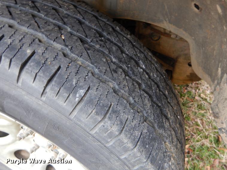 image for item FQ9514 2000 Chevrolet Silverado 1500 LS Ext. Cab pickup truck