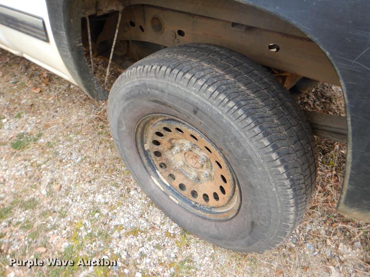 image for item FQ9514 2000 Chevrolet Silverado 1500 LS Ext. Cab pickup truck