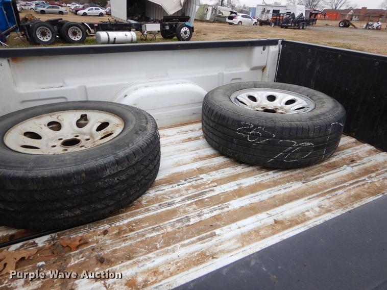 image for item FQ9514 2000 Chevrolet Silverado 1500 LS Ext. Cab pickup truck