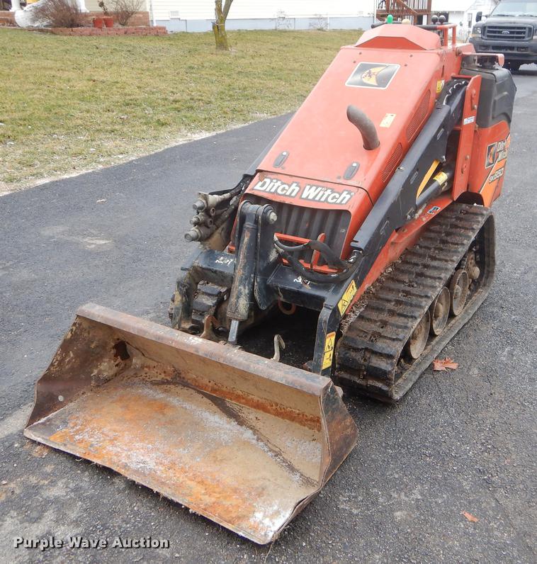 image for item FQ9541 2015 Ditch Witch SK850 compact utility loader