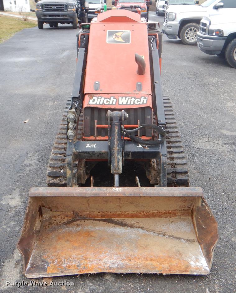 image for item FQ9541 2015 Ditch Witch SK850 compact utility loader