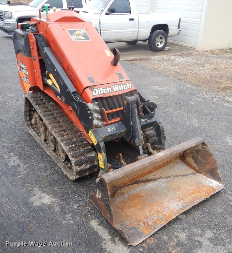 image for item FQ9541 2015 Ditch Witch SK850 compact utility loader