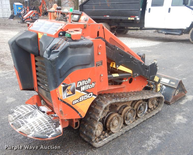 image for item FQ9541 2015 Ditch Witch SK850 compact utility loader