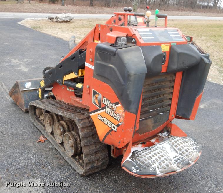 image for item FQ9541 2015 Ditch Witch SK850 compact utility loader