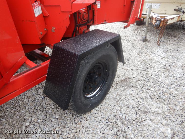 image for item FQ9544 2011 Bandit 90XP wood chipper