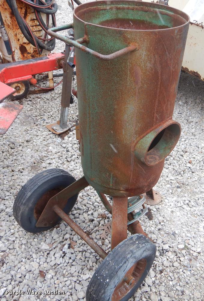 image for item FQ9545 (2) sandblasters