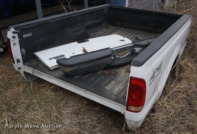 image for item G1560 2000 Ford F350 pickup truck bed