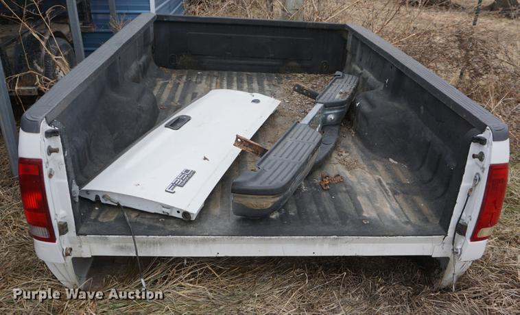 image for item G1560 2000 Ford F350 pickup truck bed