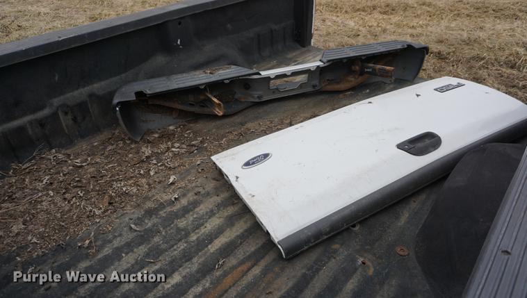 image for item G1560 2000 Ford F350 pickup truck bed