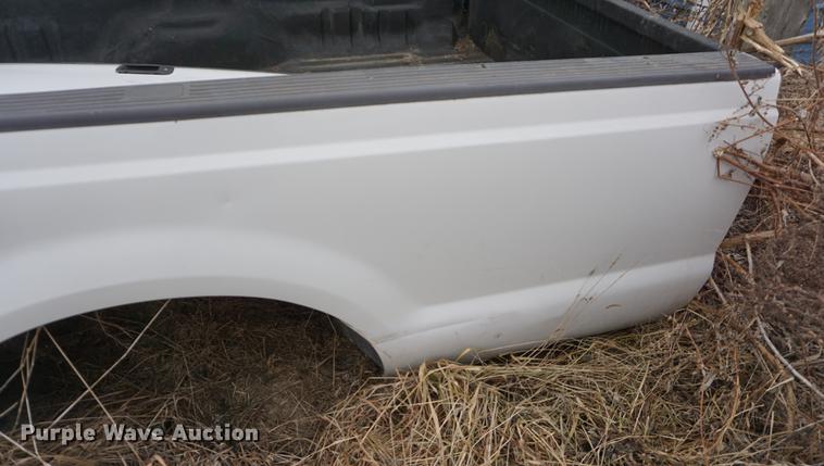 image for item G1560 2000 Ford F350 pickup truck bed