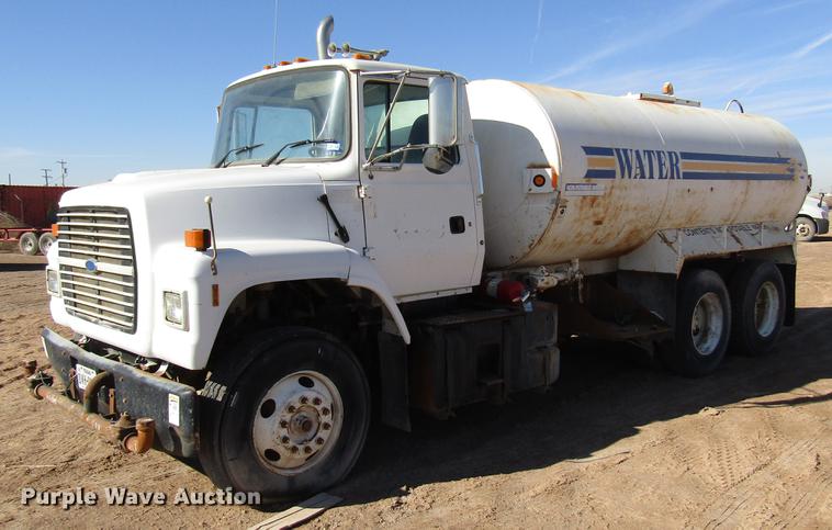 image for item DB6924 1996 Ford L9000 tank truck