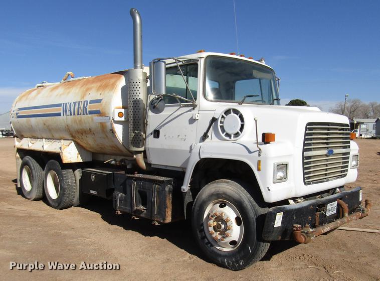 image for item DB6924 1996 Ford L9000 tank truck