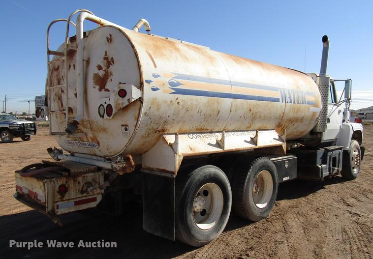 image for item DB6924 1996 Ford L9000 tank truck