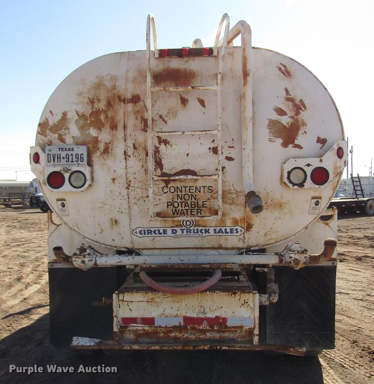 image for item DB6924 1996 Ford L9000 tank truck